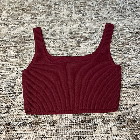 Babaton sculpted knit crop top SIZE Small - Picture 2 of 2
